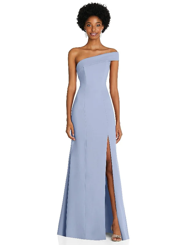 What type of prom dress suits curvy figures-Asymmetrical Off-the-Shoulder Cuff Trumpet Gown With Front Slit What type of prom dress suits curvy figures-Asymmetrical Off-the-Shoulder Cuff Trumpet Gown With Front Slit
