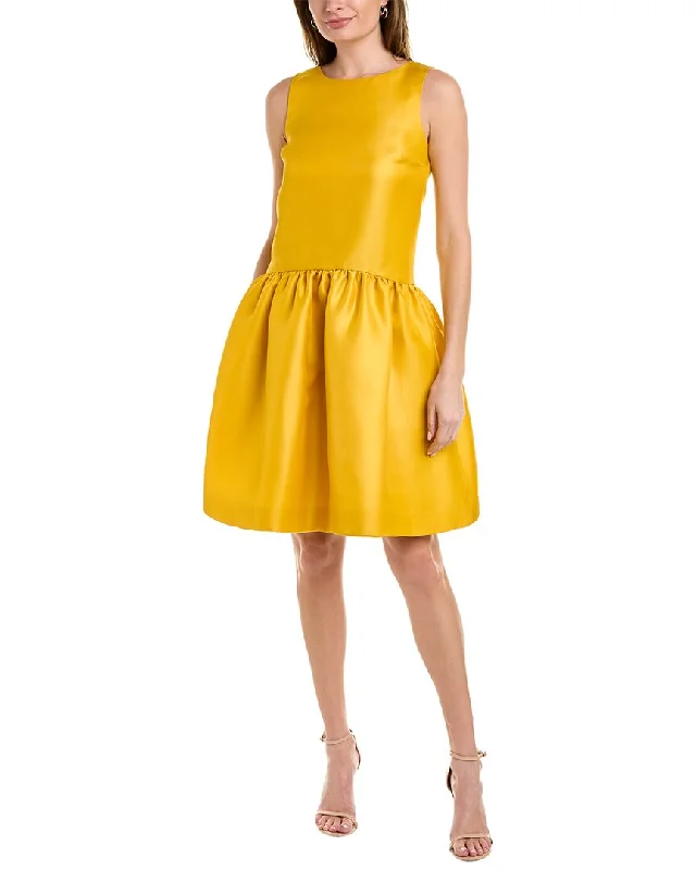 Lace prom dresses for a delicate look-Oscar de la Renta Silk Cocktail Dress