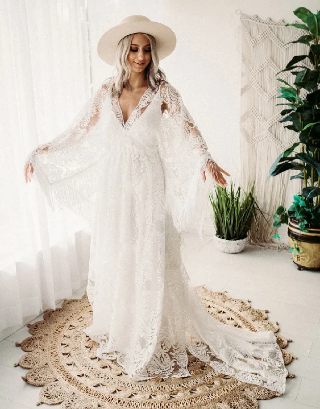 Party Dresses with Fringe AccentsRobe de Mariée Bohème à Décolleté Plongeant en V avec Broderies