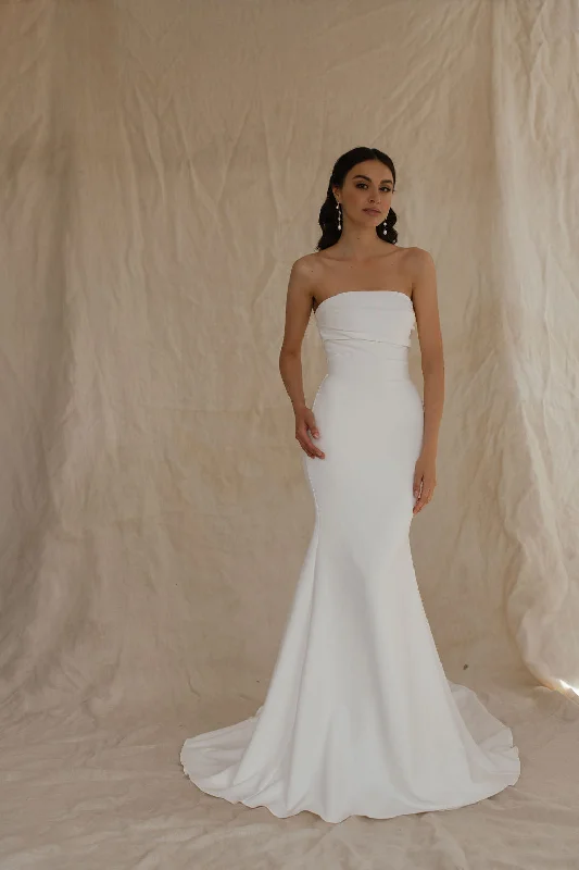 How to choose the right wedding dress for a traditional church wedding-Audrey