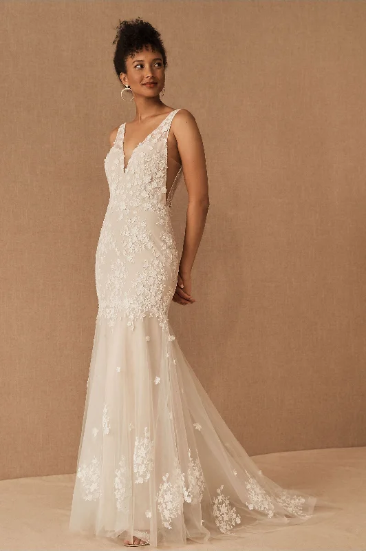 Simple yet elegant wedding dresses for intimate ceremonies-Willowby Nikola Aliyah Gown Simple yet elegant wedding dresses for intimate ceremonies-Willowby Nikola Aliyah Gown