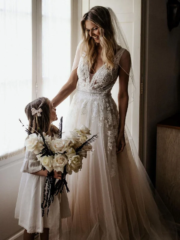 Fabulous Tulle V-neck A-line Sweep Train Wedding Gowns With Beaded WD613