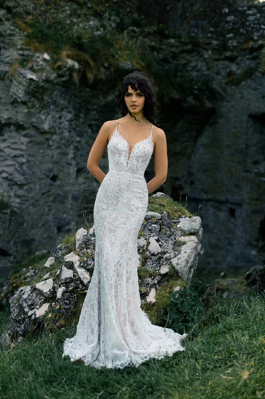 Wedding dresses for brides who prefer simplicity-Maren | Wilderly Bride