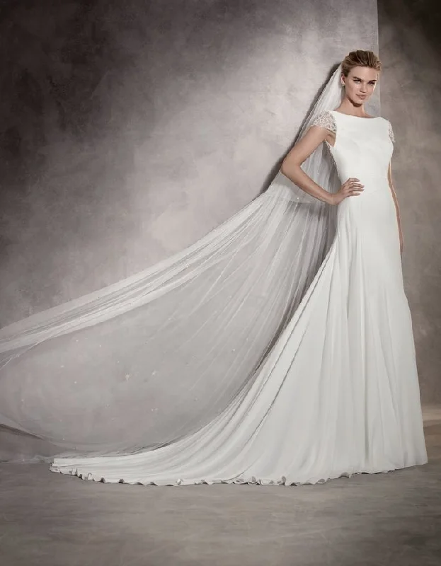 How to add sparkle to your wedding dress-Pronovias Ana Gown