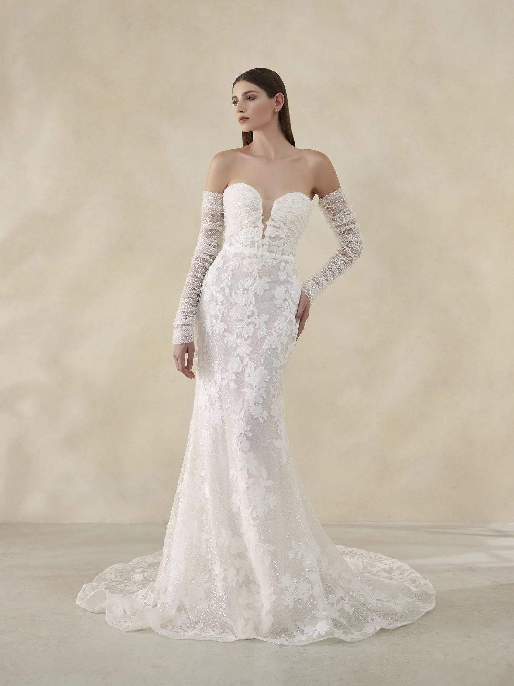 Pronovias: Oakley