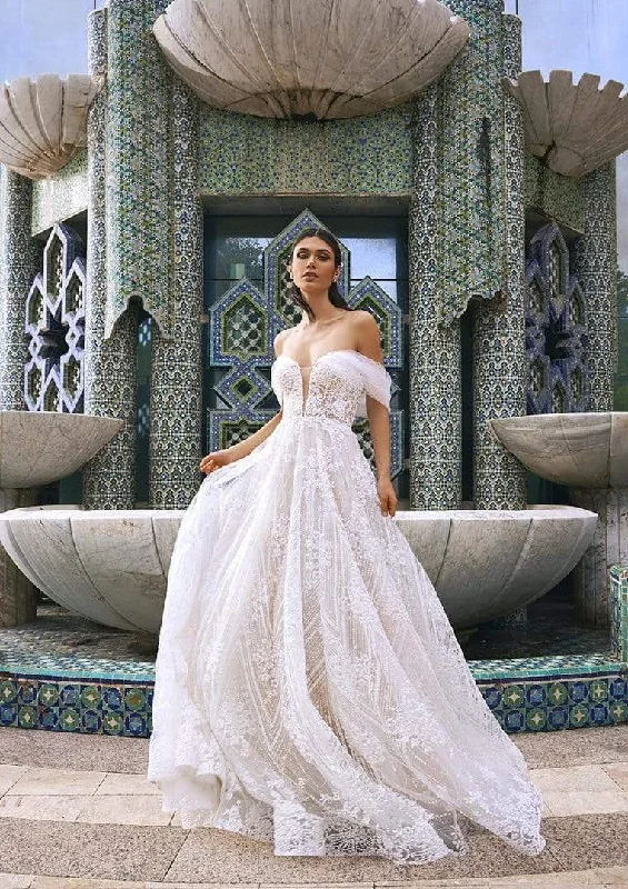 Pronovias Privee: Crescent