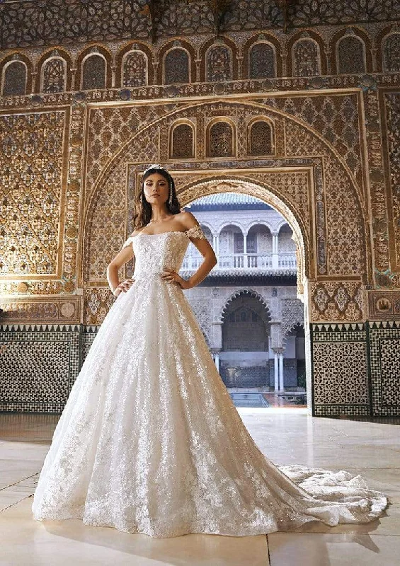 Pronovias Privee: Turpan