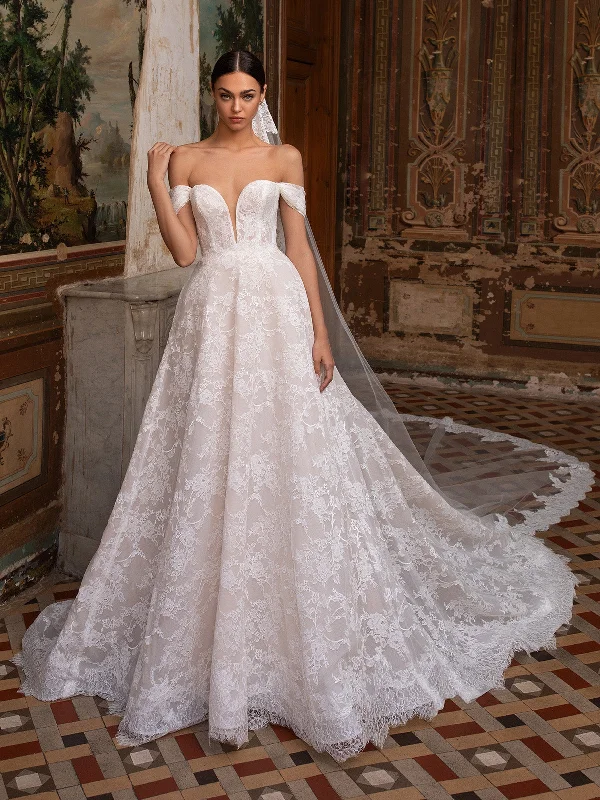 Wedding dresses for brides who want a fairytale look-Pronovias Superba Gown