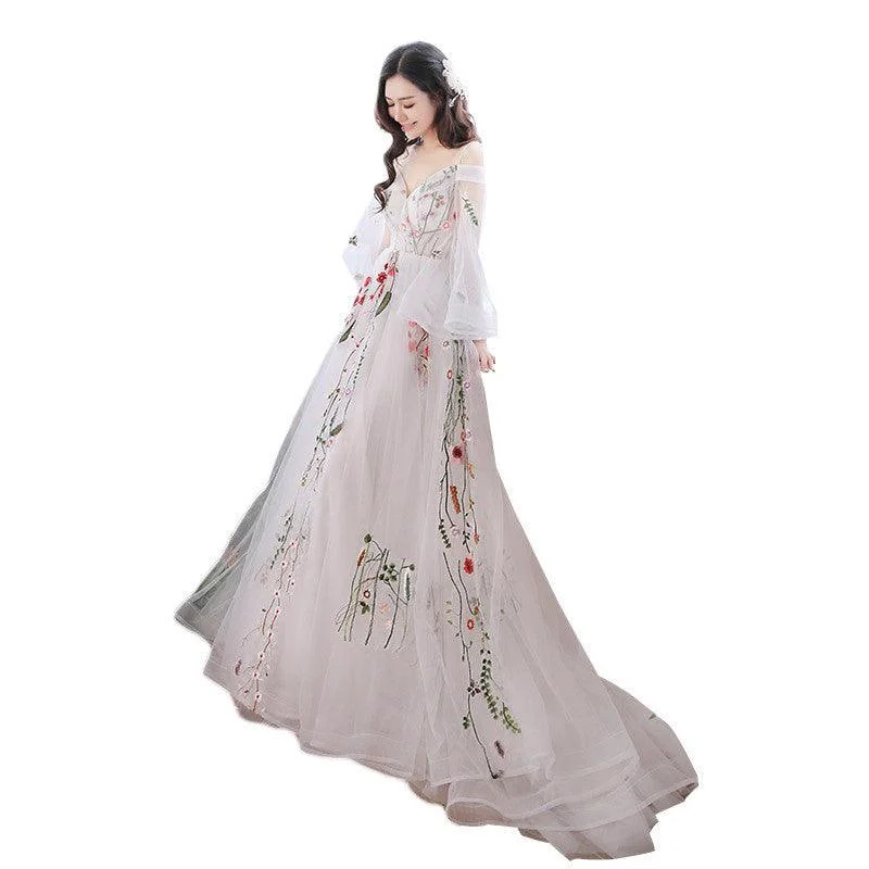 How to style a wedding dress with a veil-Retro Bridal Gown Super Fairy Bride Tailed Out Yarn Light Wedding Dress
