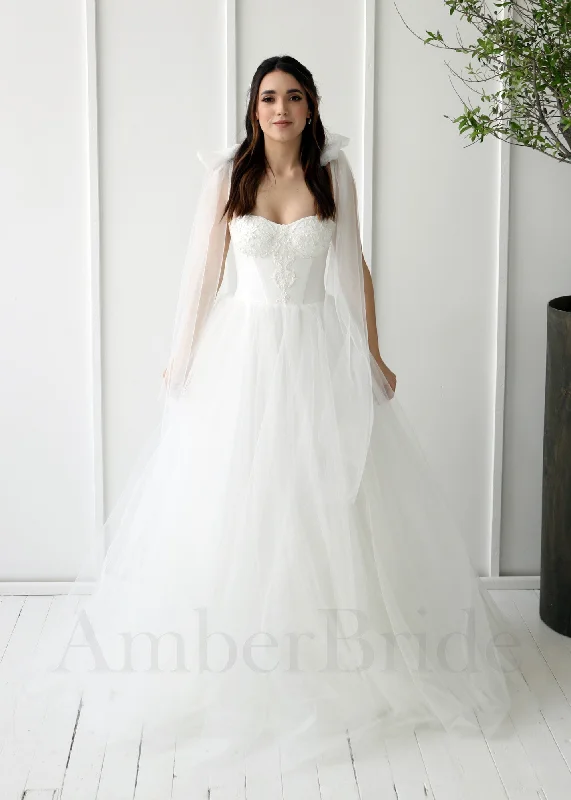 How to style your wedding dress with jewelry-Simple Boho A-Line Wedding Dress with Spaghetti Straps and Tulle Skirt How to style your wedding dress with jewelry-Simple Boho A-Line Wedding Dress with Spaghetti Straps and Tulle Skirt