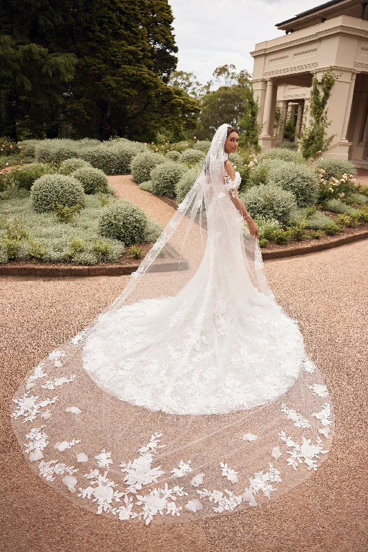 Sophia Tolli: ST622VEIL