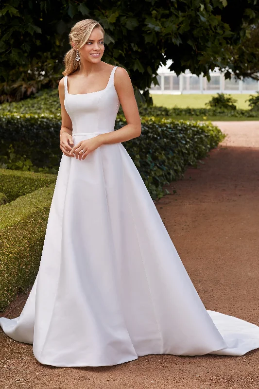 Sophia Tolli: Y22263FI - Quinn