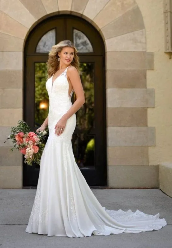How to find wedding dresses with matching accessories-Stella York 7078 Sample Gown