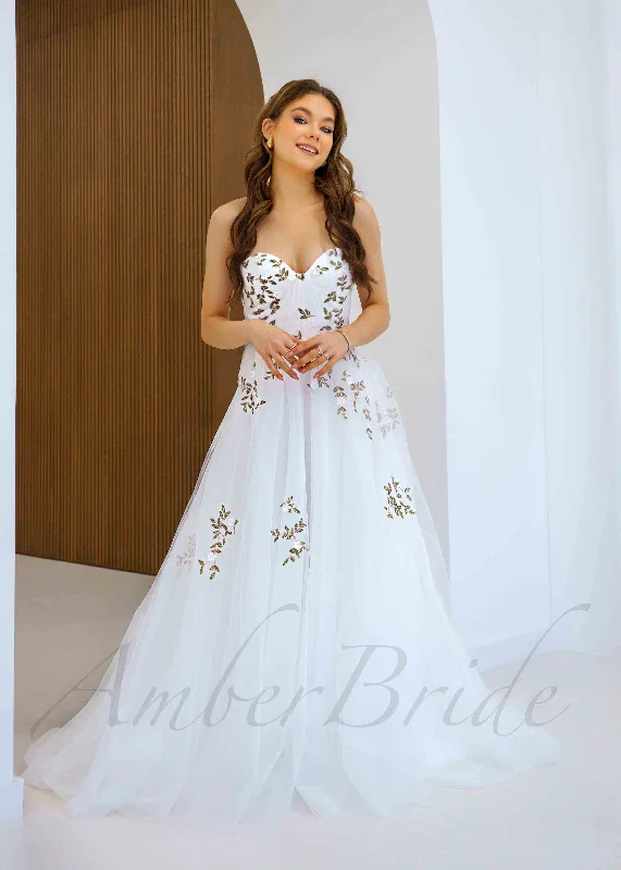 Wedding dresses with detachable skirts for versatility-Strapless Floral Tulle Wedding Dress with Sweetheart Neckline Wedding dresses with detachable skirts for versatility-Strapless Floral Tulle Wedding Dress with Sweetheart Neckline