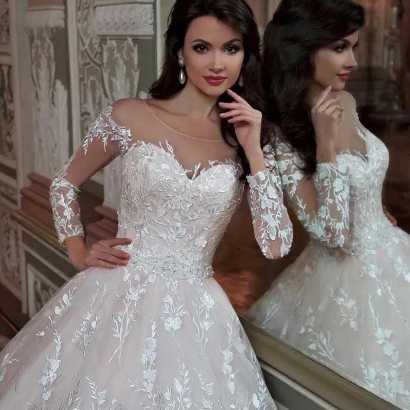 How to style your wedding dress for a unique appearance-Wedding Gown Bridal Lace Dresses