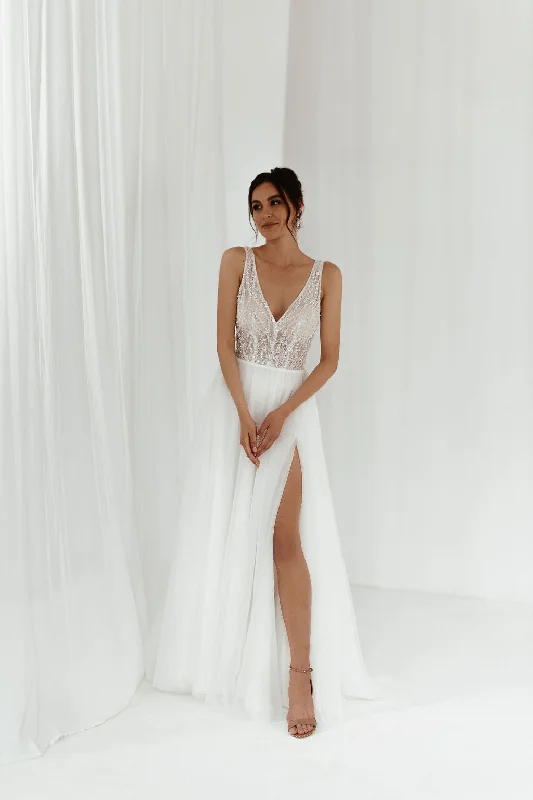 How to alter a wedding dress to fit perfectly-Zoe Sample Sale